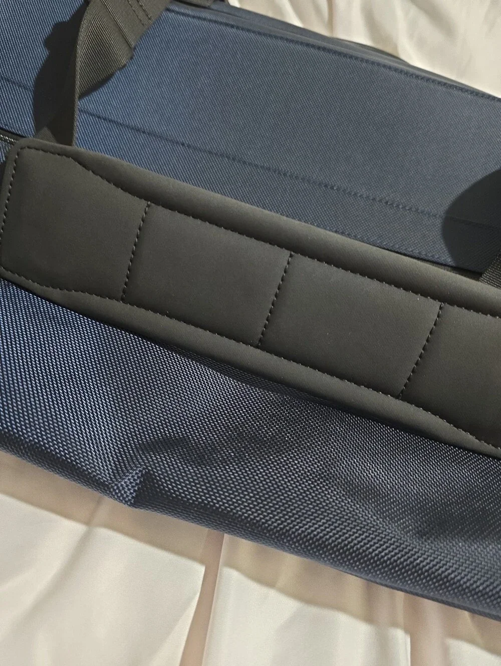 Tumi nwot trifold